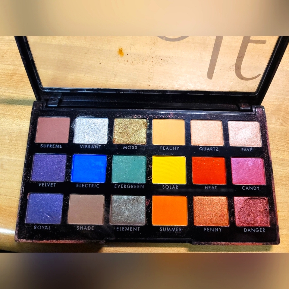 ELF Eyeshadow Palette - Vibrant Colors